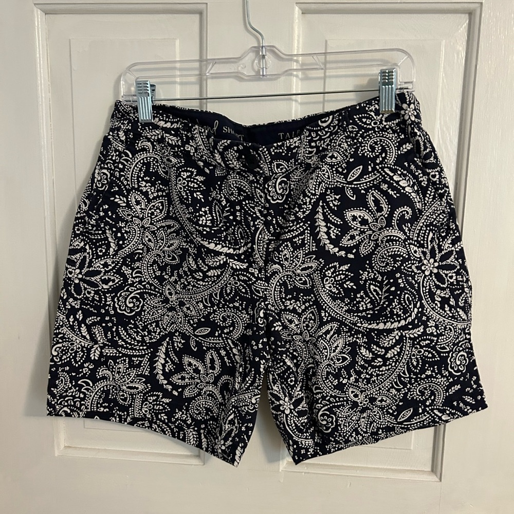 Talbots bandana print shorts in almost new condition in size 10!